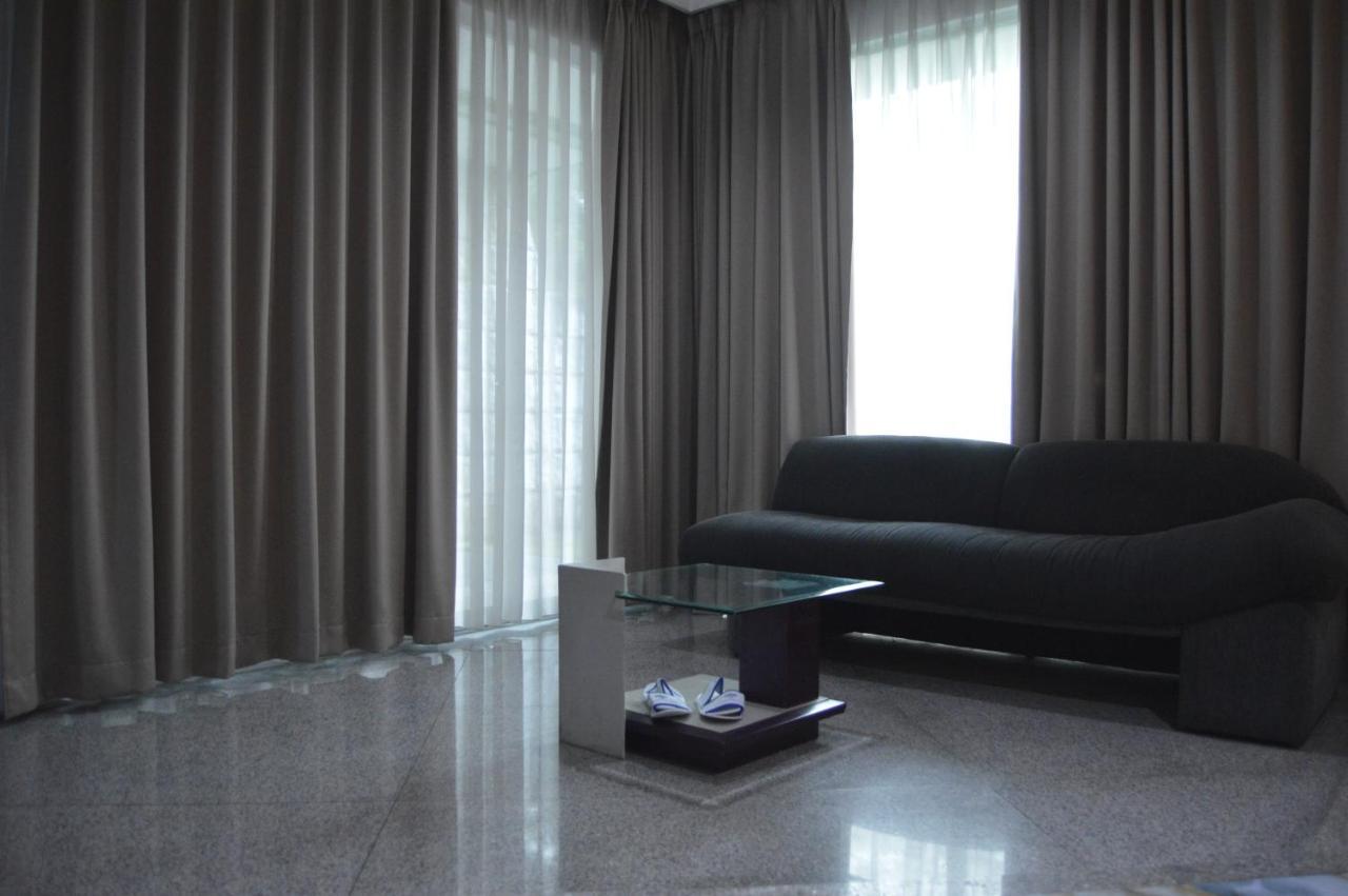 Hotel New Puri Garden Bandara Semarang Exterior photo