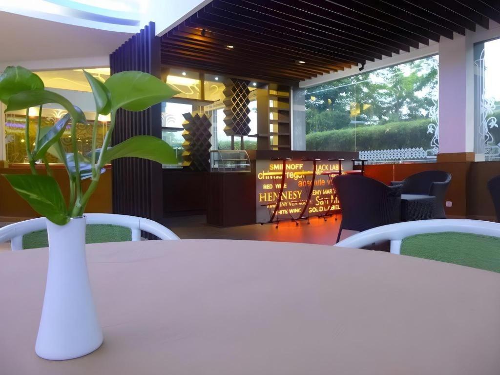 Hotel New Puri Garden Bandara Semarang Exterior photo